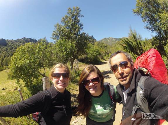 Todos animados no início da trilha para o Refúgio San Martín, região de Bariloche, na Argentina